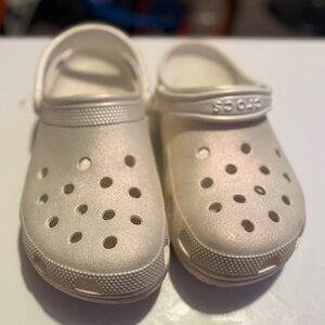💕 CROCS! Women’s Shimmer Off-White / Cream Classic Clogs Womens 11